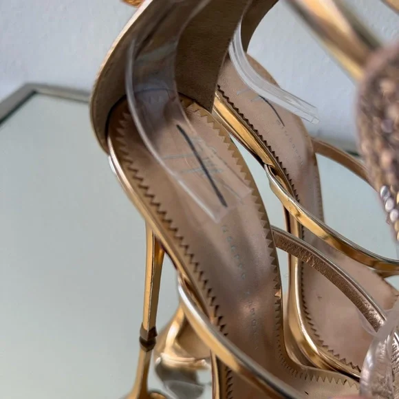 EUC Giuseppe Zanotti Triple Heart Strappy Sandal 35.5 $1,195